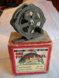 Help identifying an old reel  The North American Fly Fishing Forum -  sponsored by Thomas Turner